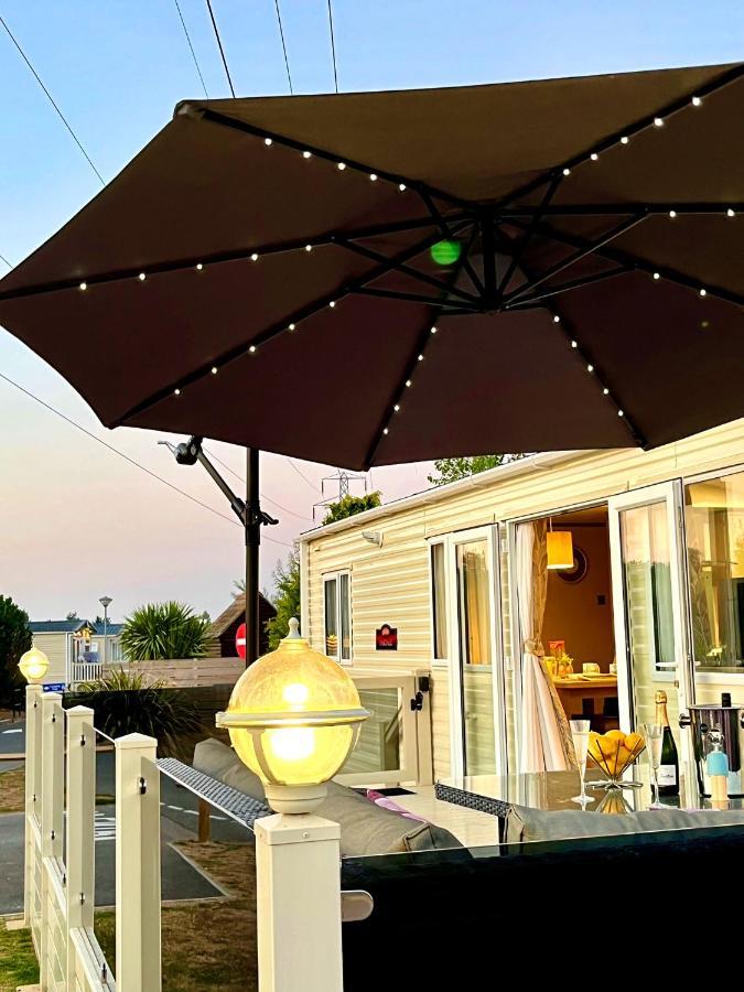 Good Ship Lollipop Lodge - Birchington-On-Sea - 6 Mins Drive To Minnis Bay Beach Dış mekan fotoğraf